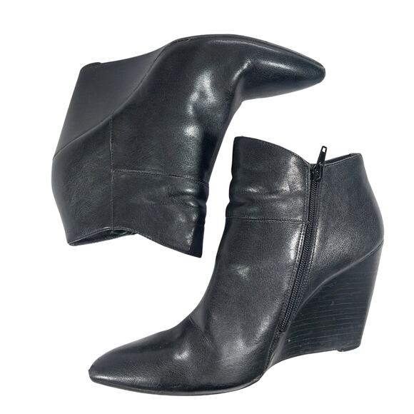 NINE WEST! HOT BLACK GENUINE LEATHER WEDGE STACKED HEEL ZIP BOOTS! SZ 9.5M - Picture 6 of 10